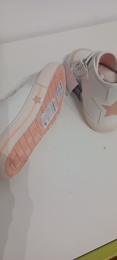 Sapatilhas forradas ideais para a chuva, Novas