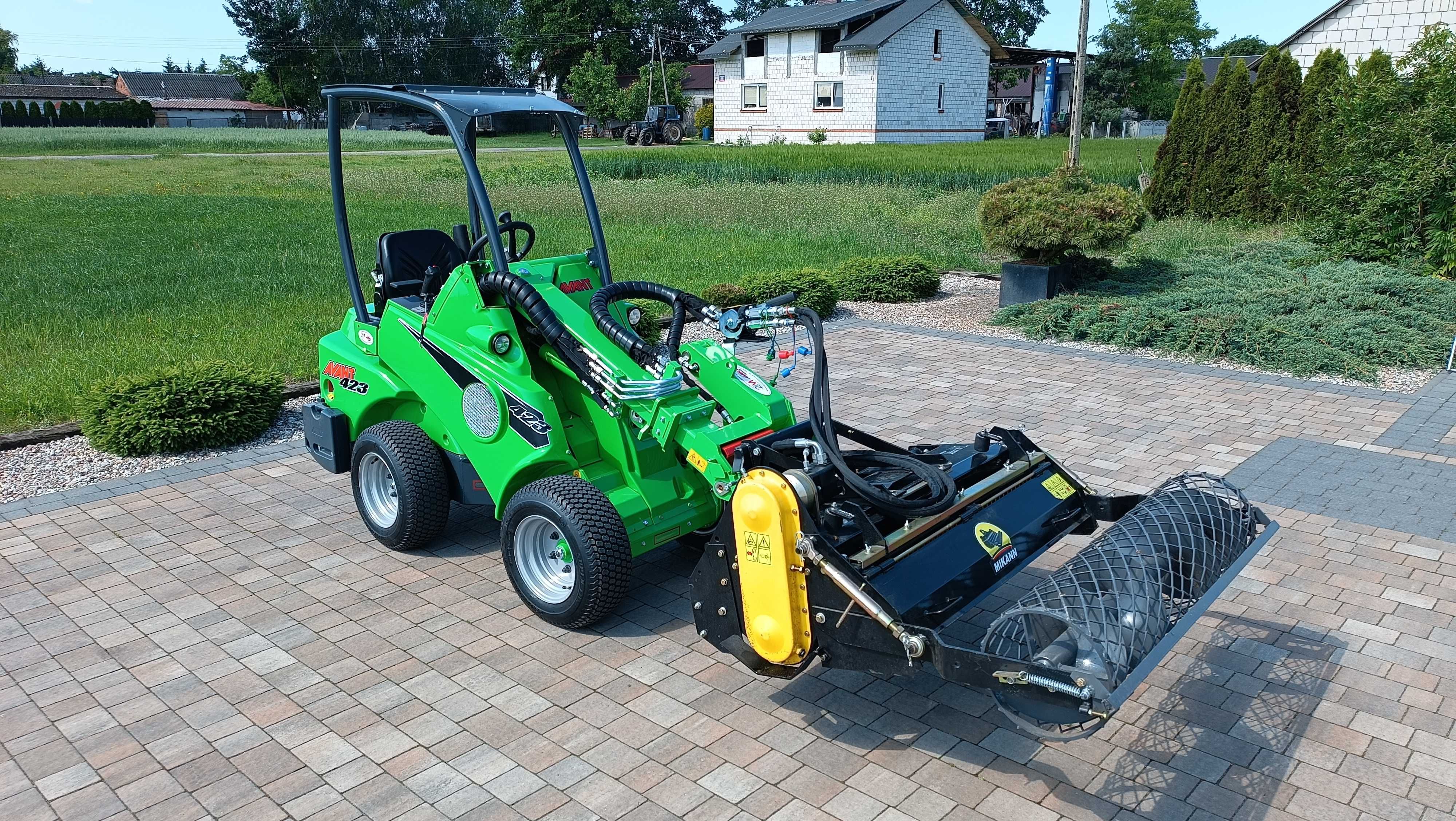 Wynajem minikoparka Kubota KX-019, Avant 423