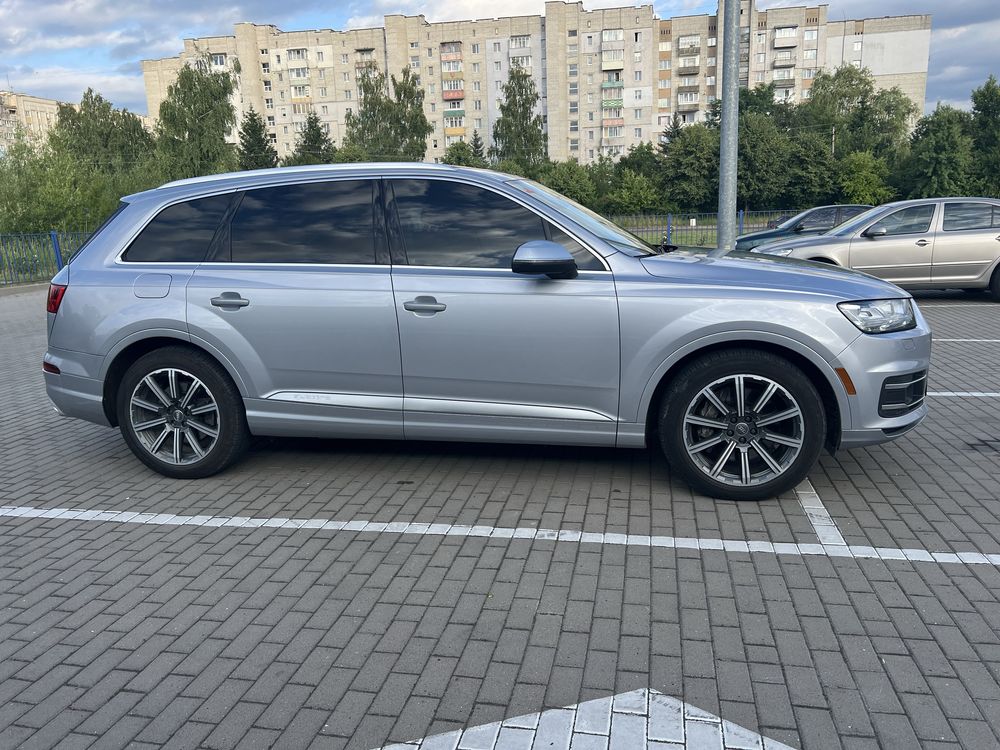 Автомобіль Audi Q7 2016  3.0 бензин