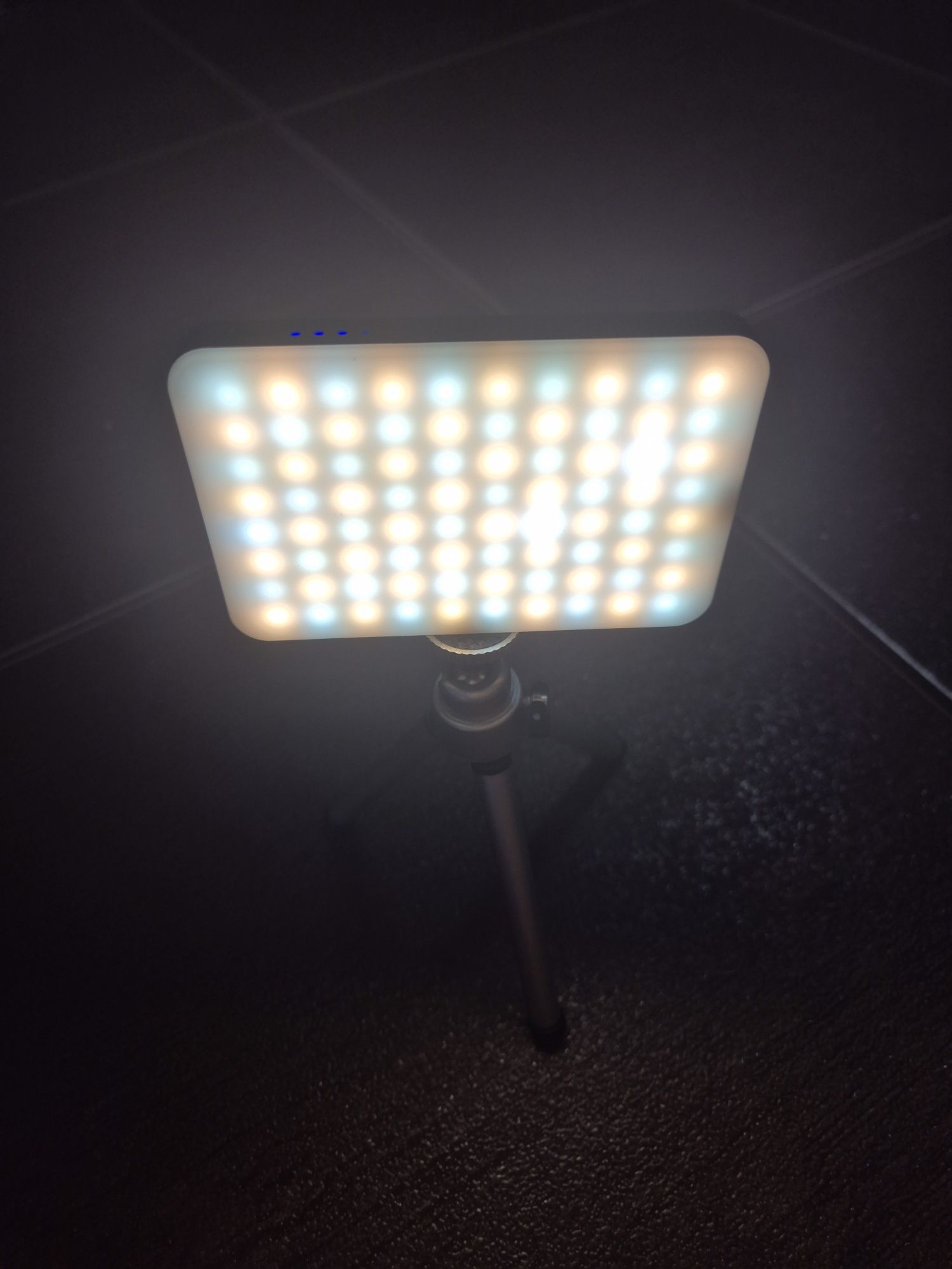 Lampa LED na statywie

Lampa LED na statywie