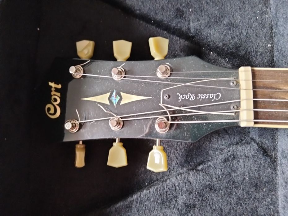 Guitarra Eléctrica CORT CR250 + estojo