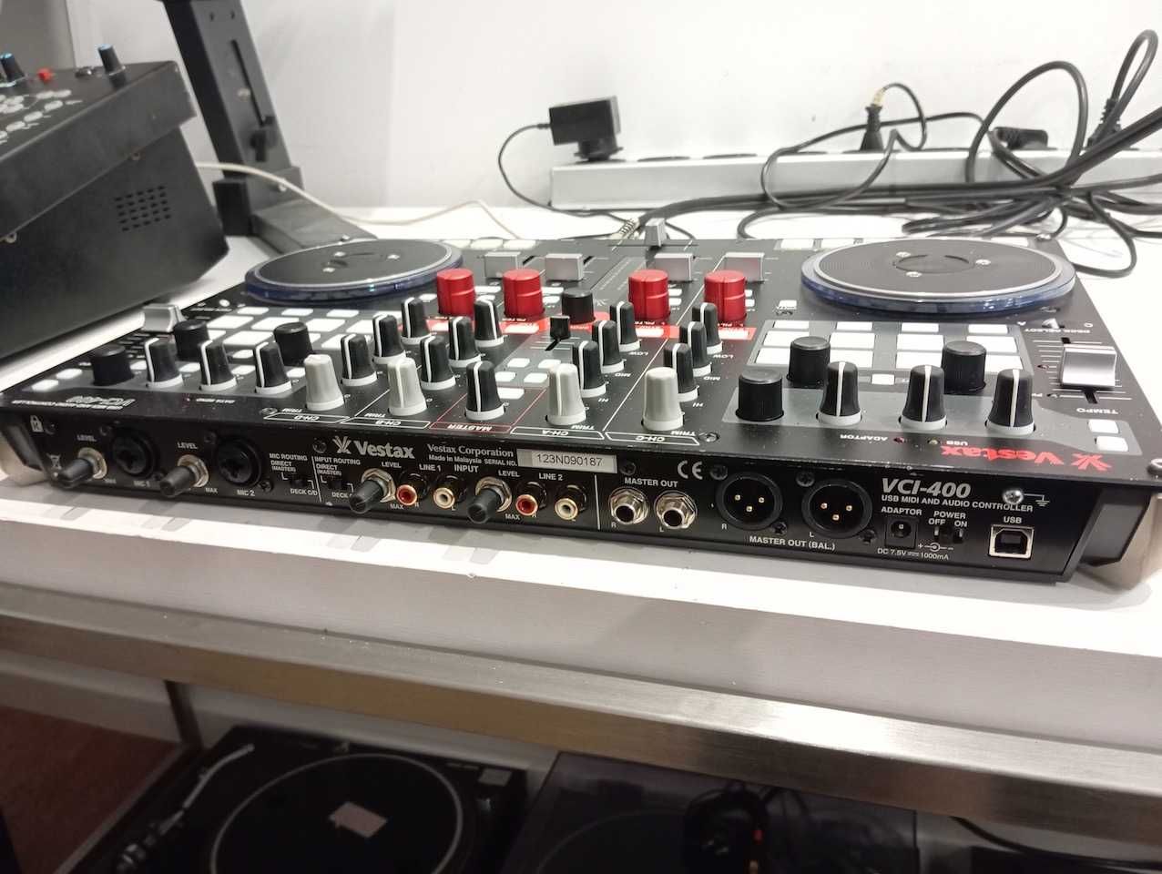 Kontroler dla DJ'a Vestax VCI-400 / case Magma