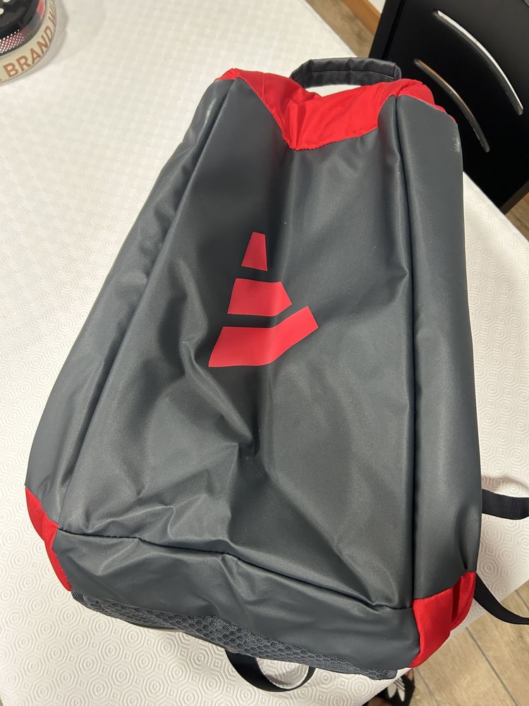 Raquete de padal e saco de raquete de padel
