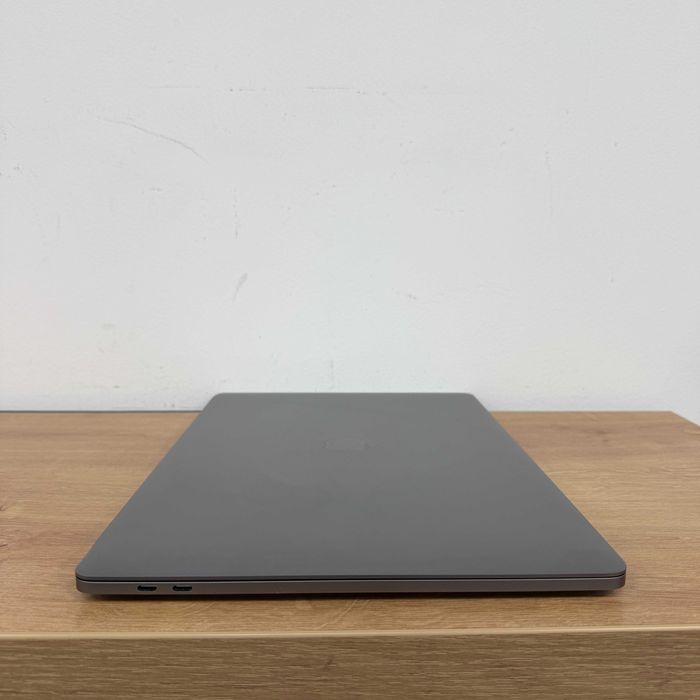 MacBook Pro 15 2018 { i7|16gb|256 SSD|AMD 555x-4gb }Гарантія