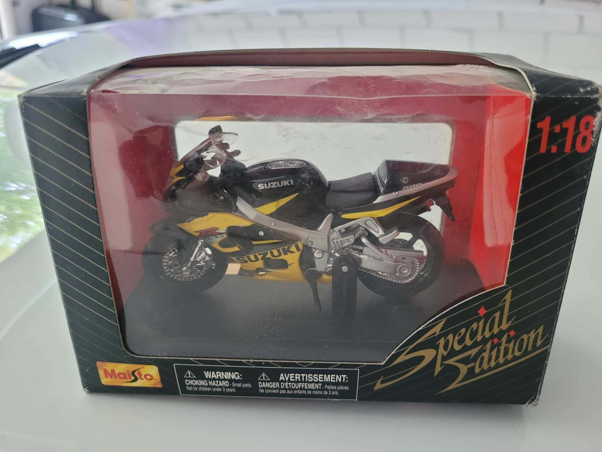 Model Maisto SUZUKI GSX-R600 z podstawką 1:18