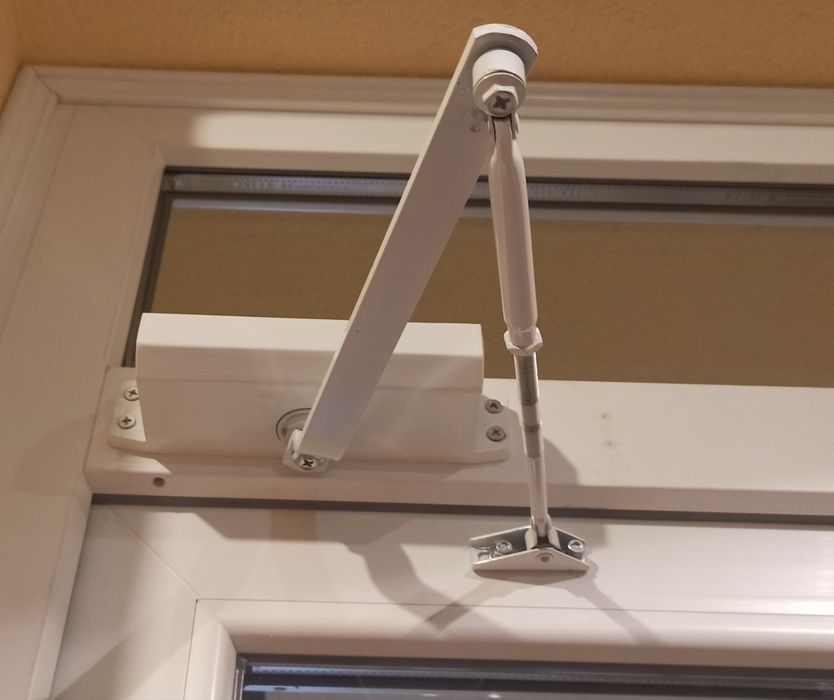 Доводчик дверний SEVEN (до 75кг)