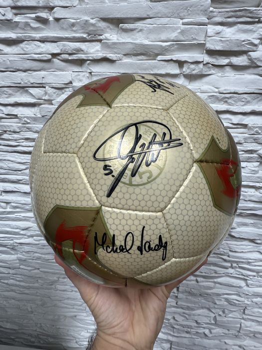 Pilka meczowa Adidas Fevernova 2002 Korea Japonia OMB autografy Dania