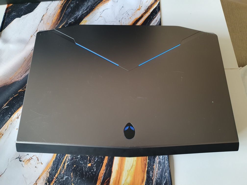 Dell alienware  17