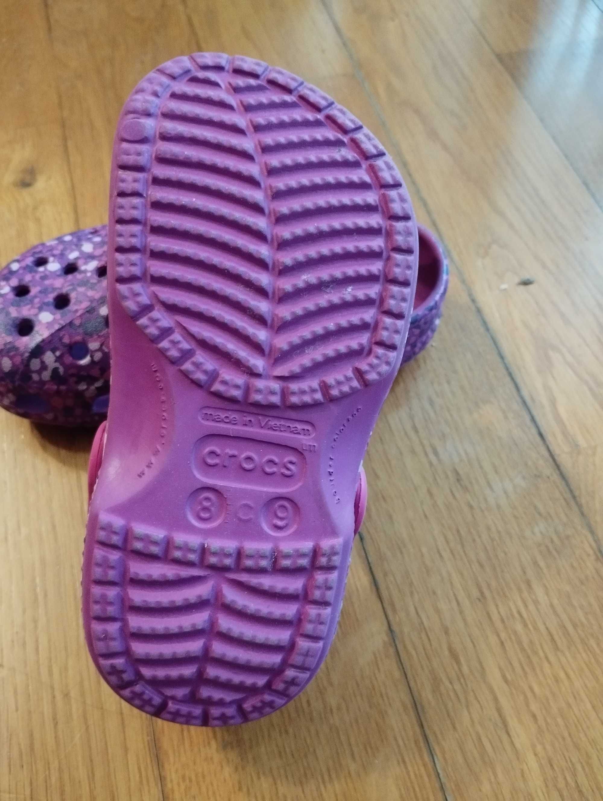 Crocs menina tamanho C8-9 (equivalente a 25 europeu)