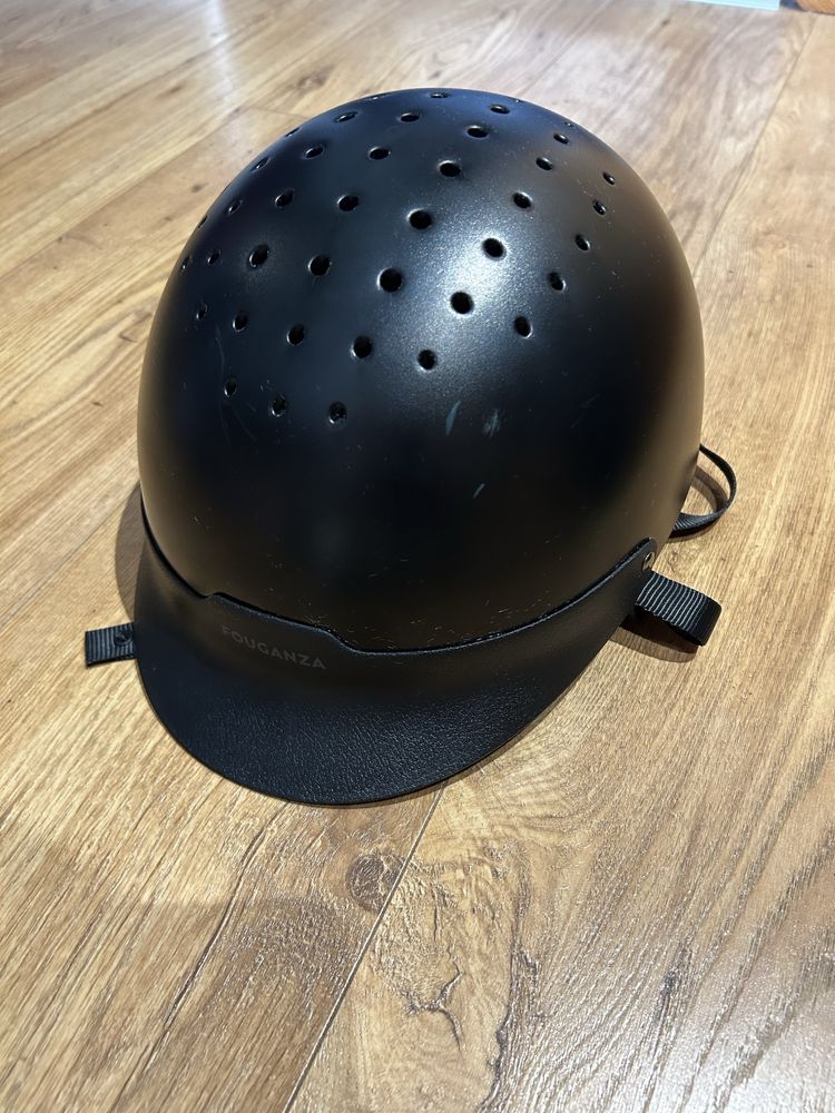 Kask jeździecki.