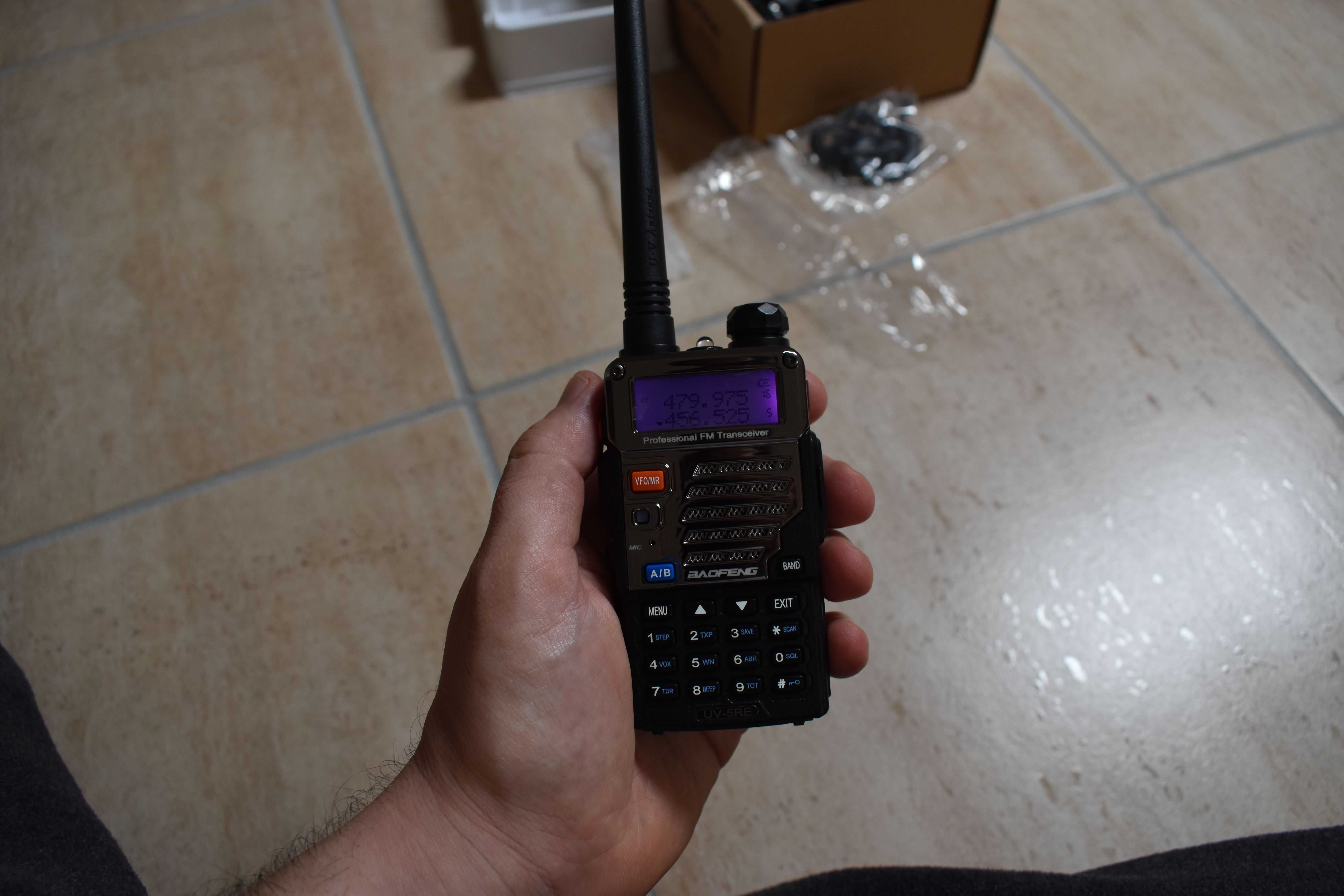 Rádio transmissor Baofeng UV-5RE Novo.