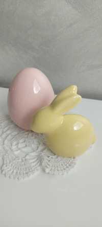 ceramiczny króliczek i jajko do dekoracji