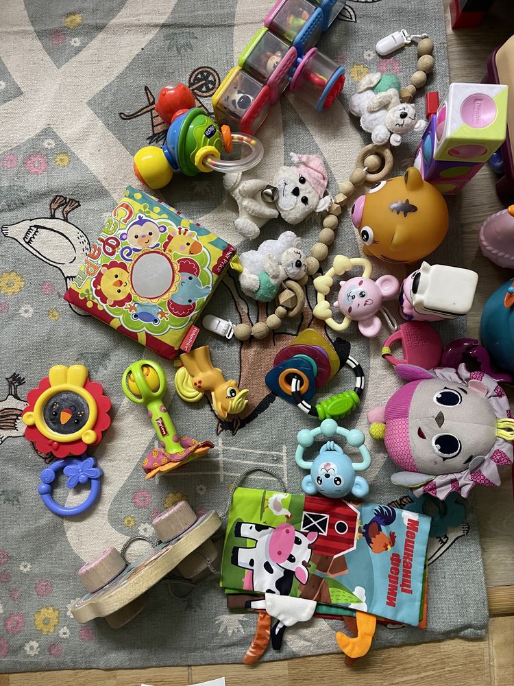 Іграшки для малюків брязкальця книжка мяка підвіска кубики фірмові