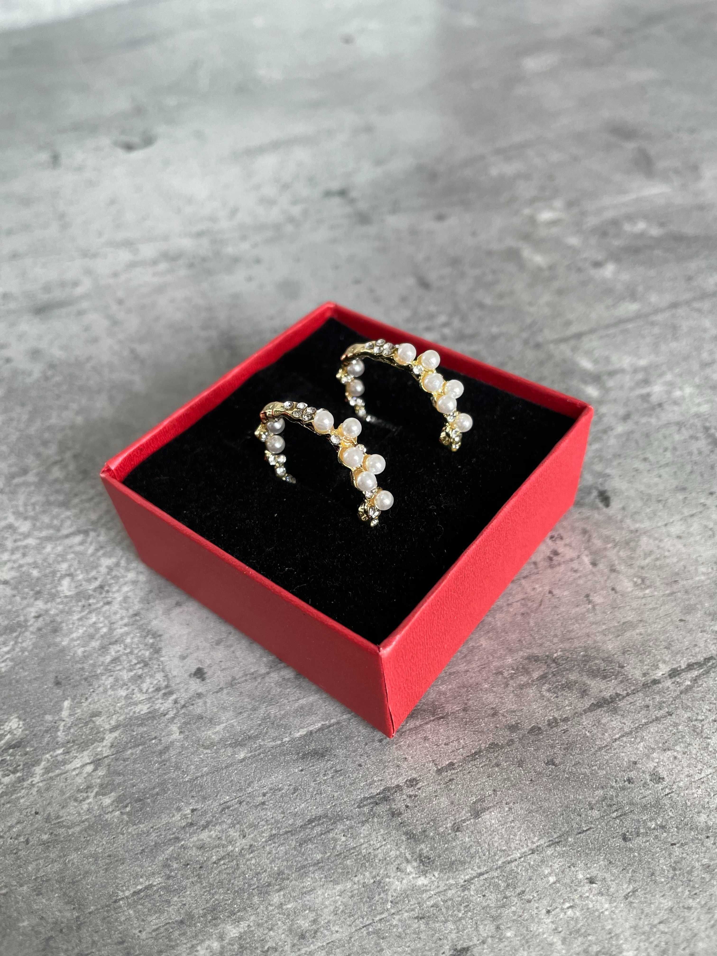 Sztuczna biżuteria - kolczyki z perłami