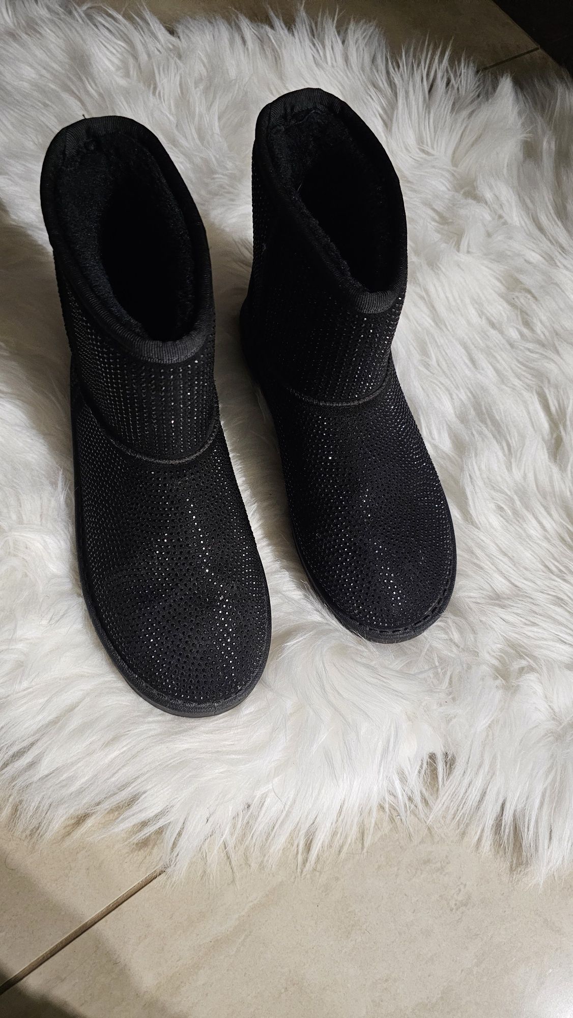 Buty błyszczące ciepłe z futerkiem r. 37