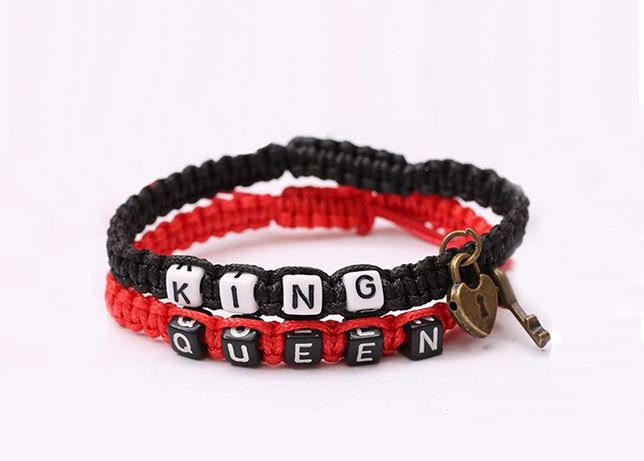 Par de pulseiras para namorados King and Queen