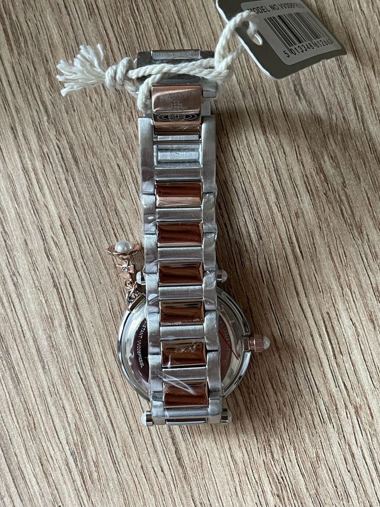 Новий годинник Vivienne Westwood