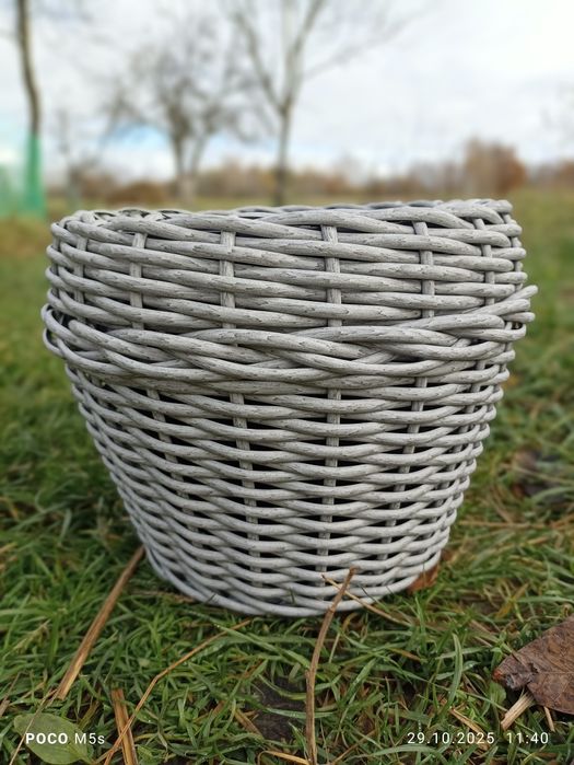 Кашпо зі штучного ротангу