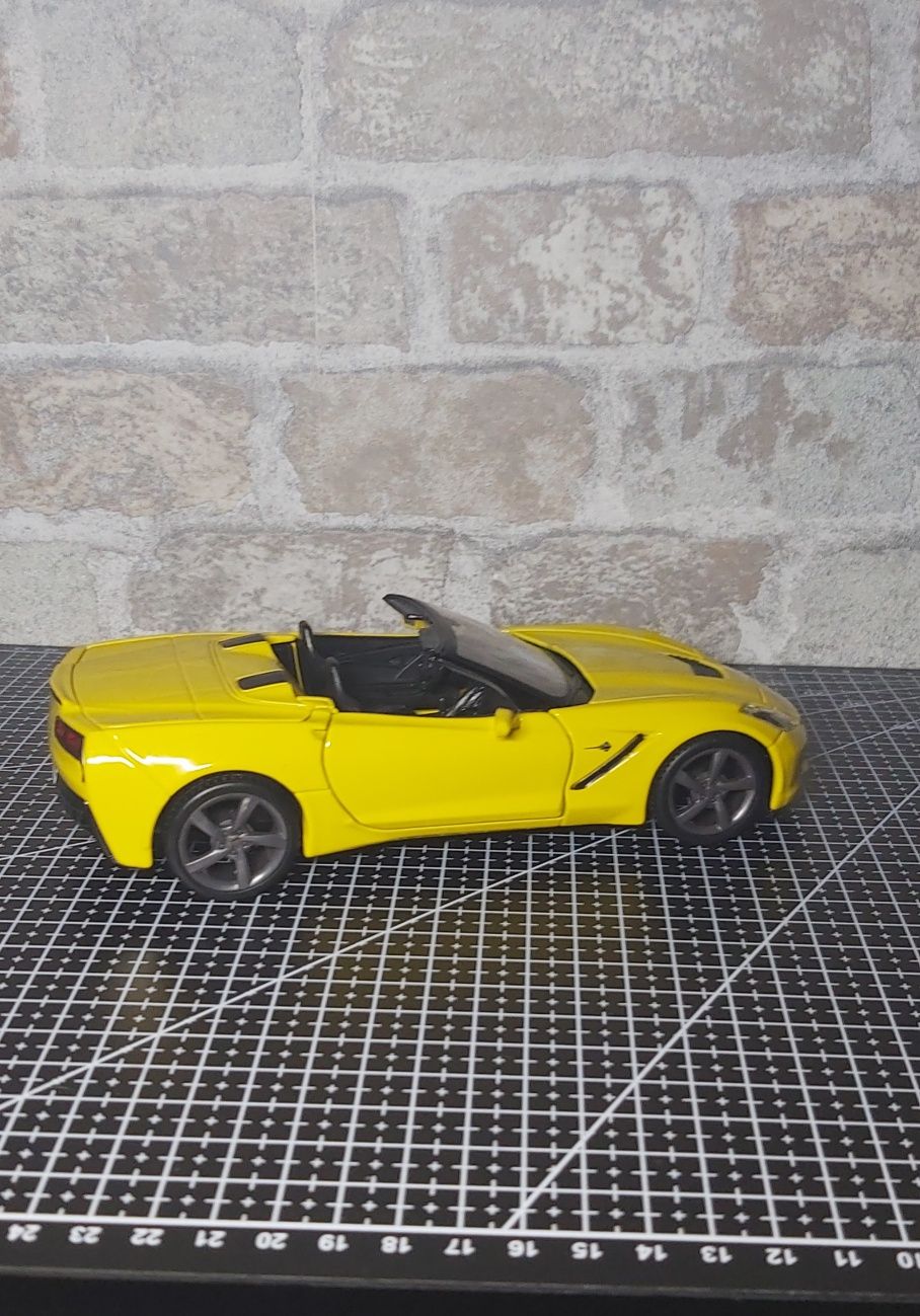 Model Corvette Stingray maisto 1:24