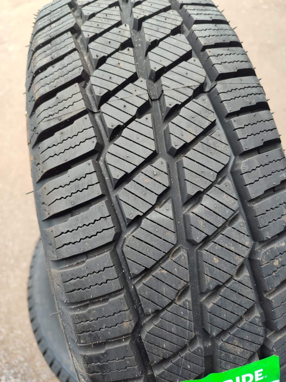 Зимова шина Goodride SW612 205/70 R15C 106/104R