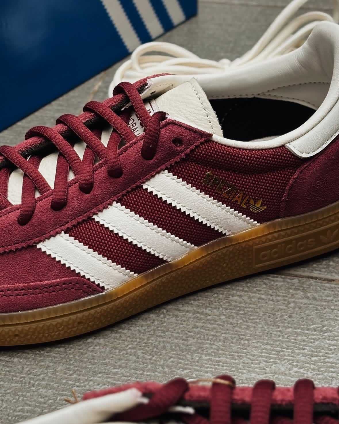 Buty codzienne adidasHandballSpezial Red nowy z metką R.39