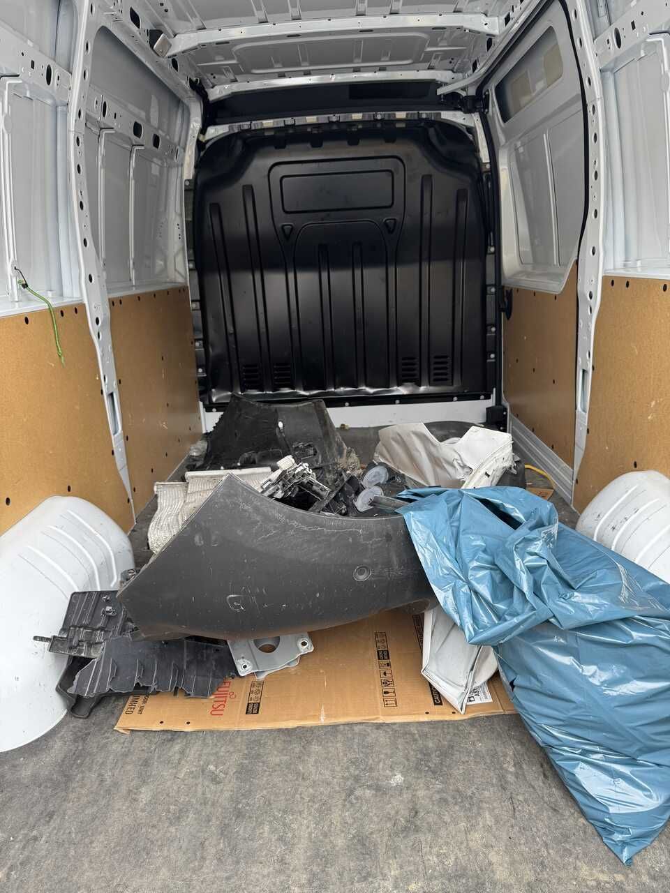 Renault Master FWD 2.3 dCi L2H2 Wrak po wypadku dostawczy uszkodzony