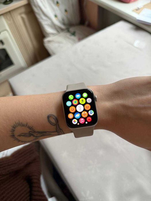 Apple Watch SE 2 (GPS), 40/44 мм — идеальное состояние