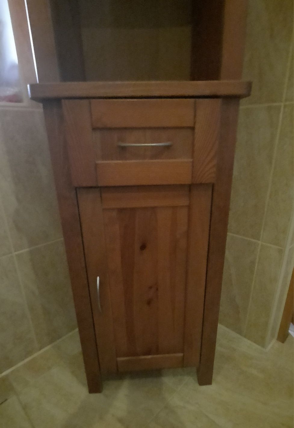 Komplet szafek drewnianych  do łazienki plus zlew