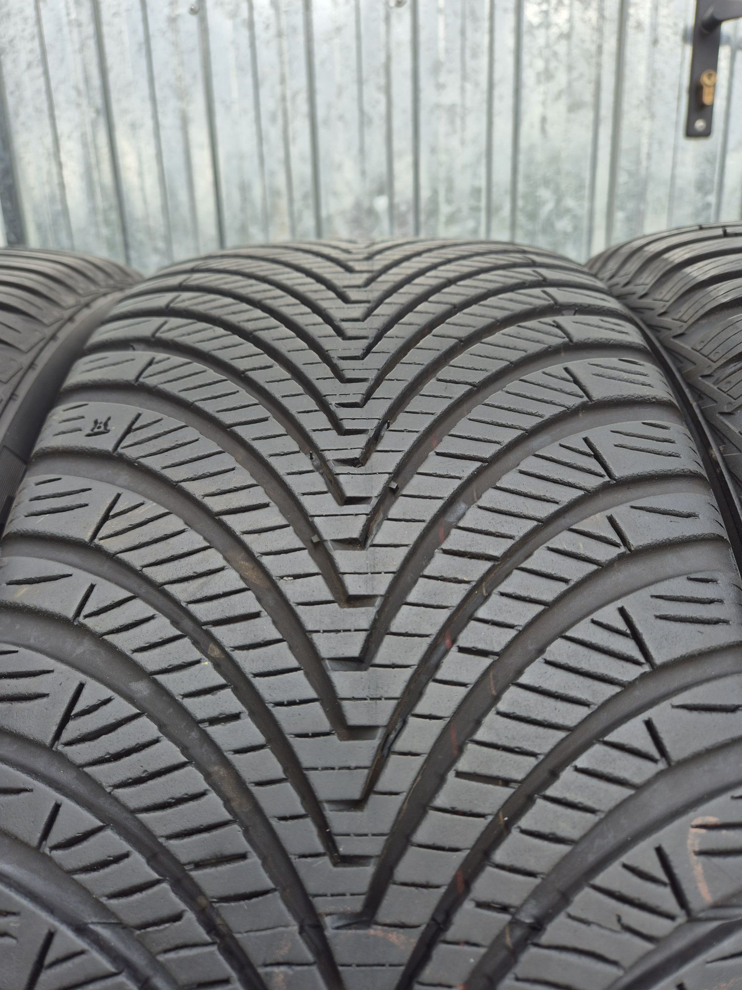 Opony Całoroczne 245/45R18 Continental/KUMHO,  DOT23/22