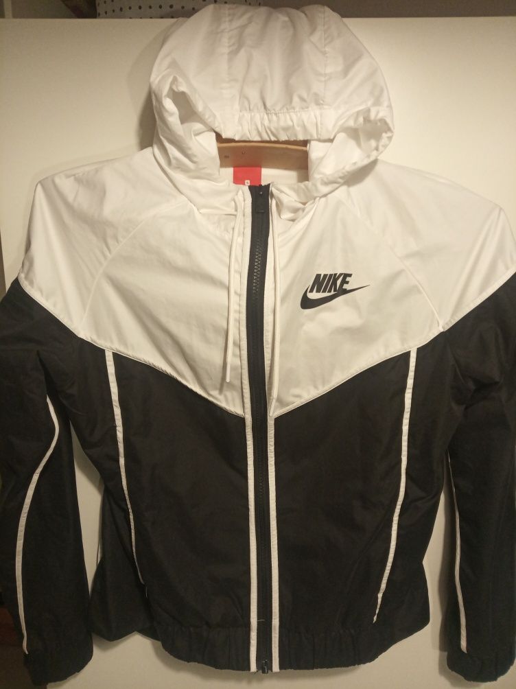 Lekka kurtka Nike S kaptur czarno białe