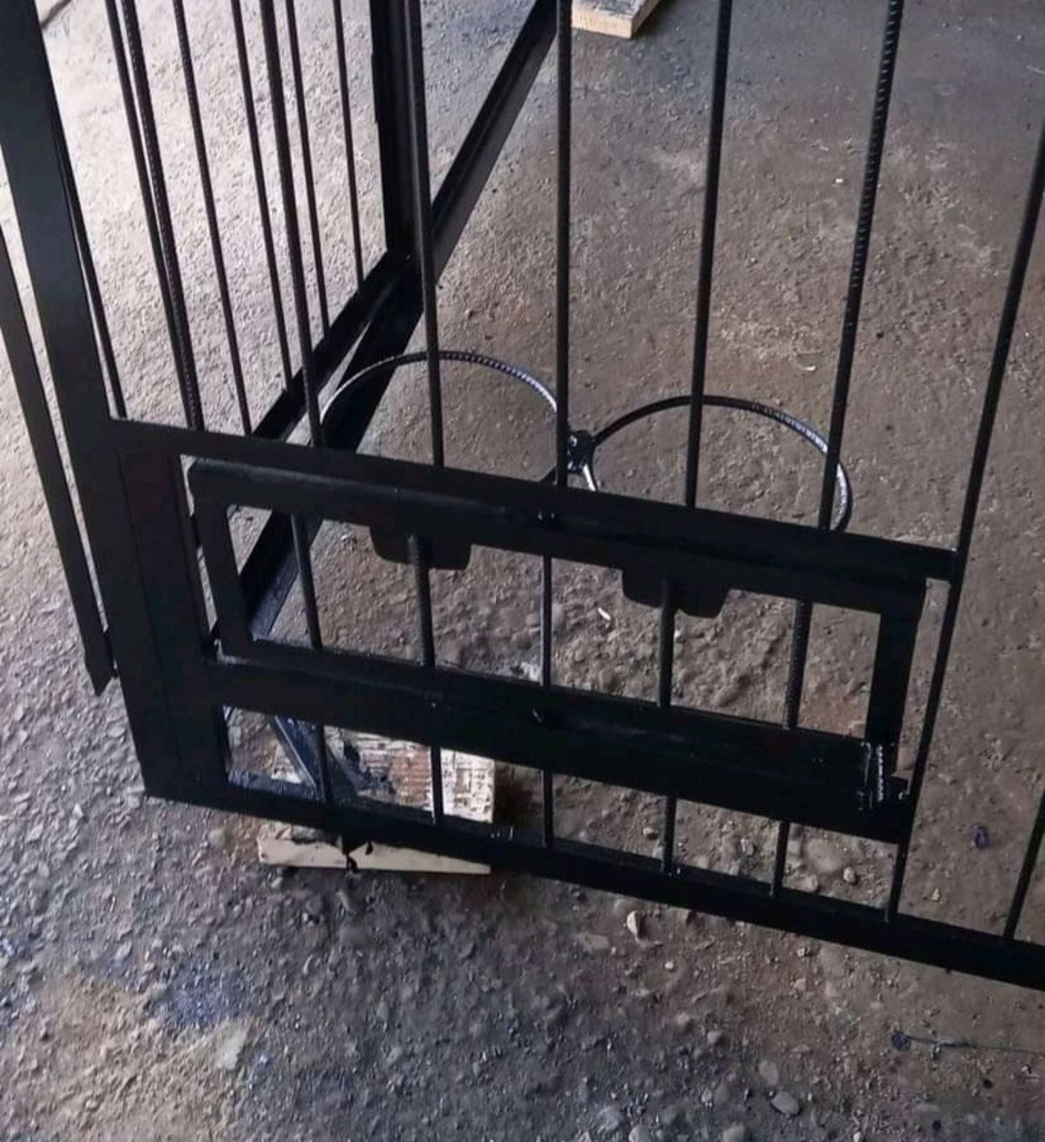 Годувальниця для вольєру собаки