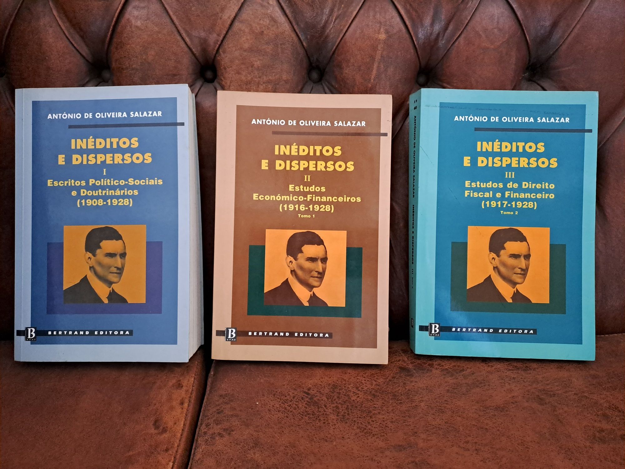 Vários livros sobre António Oliveira Salazar