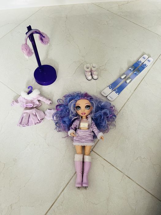 Lalka Rainbow High- Violet Willow Winter Break