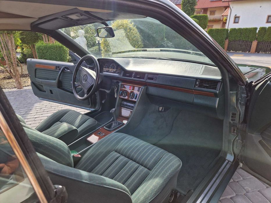 Piękny Mercedes W124 300CE