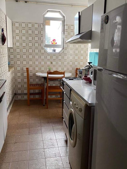 Quarto solteiro com casa de banho privativa