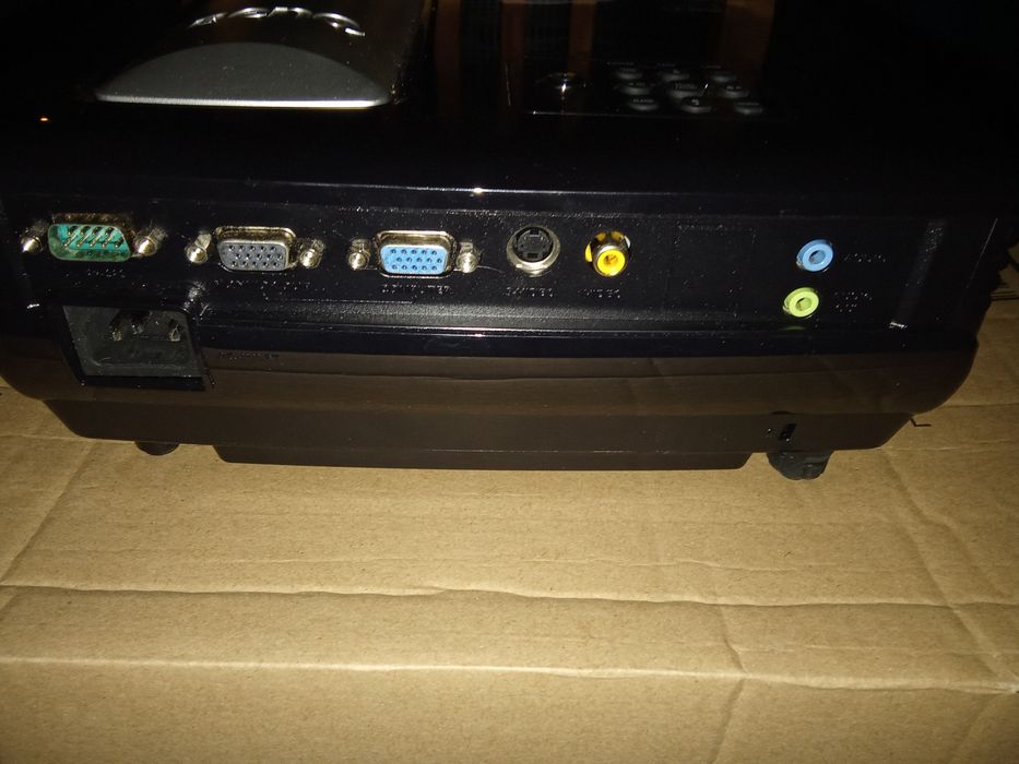 Projektor BenQ MP525-v