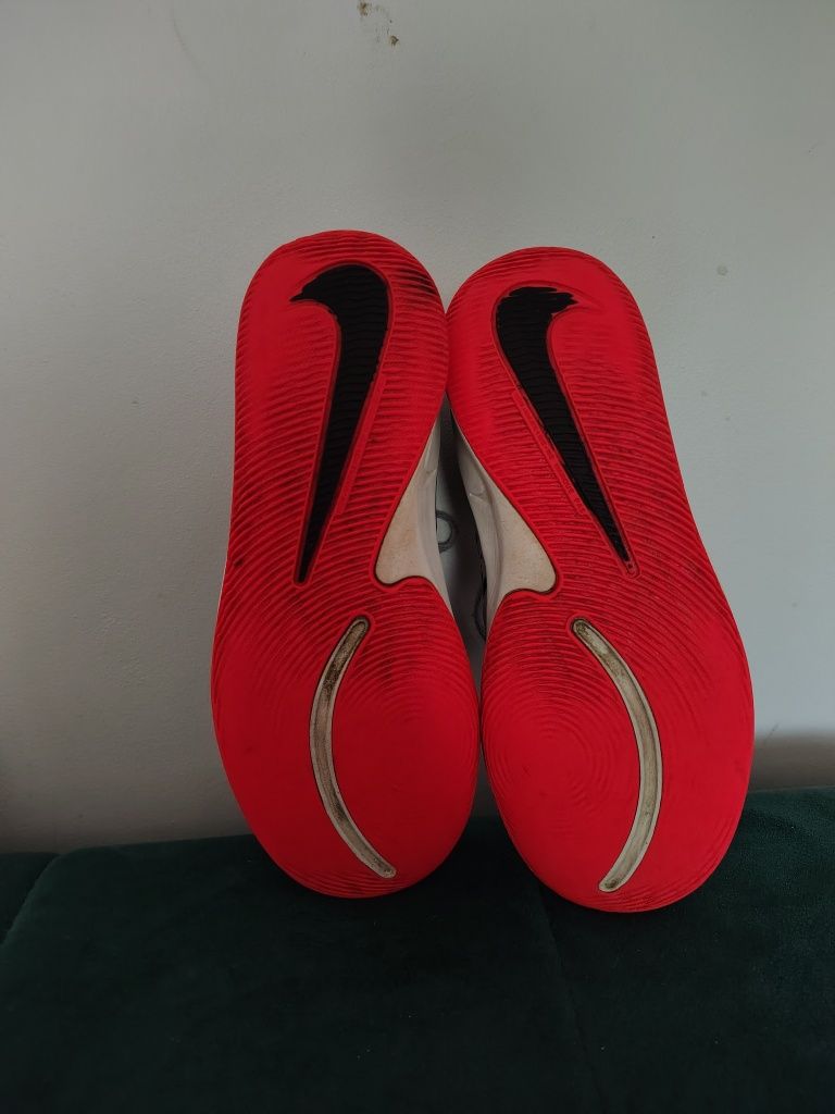 Buty Nike Team Hustle D 9