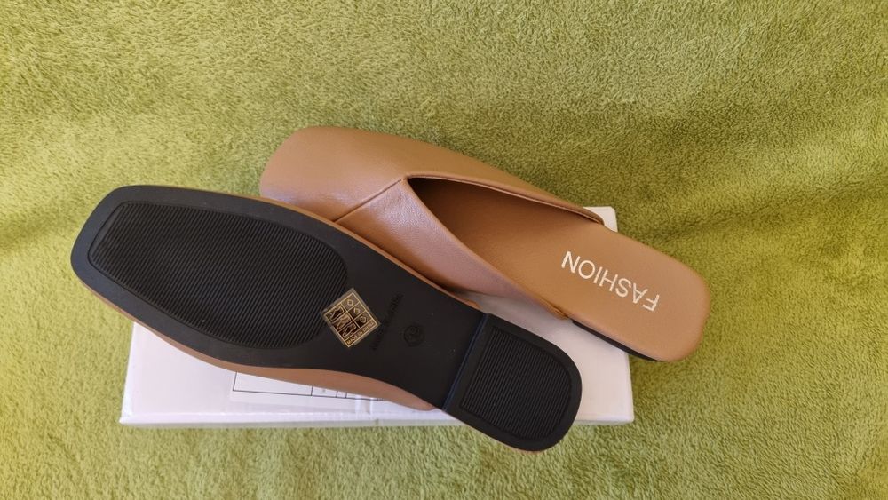 Шльопанці жіночі.