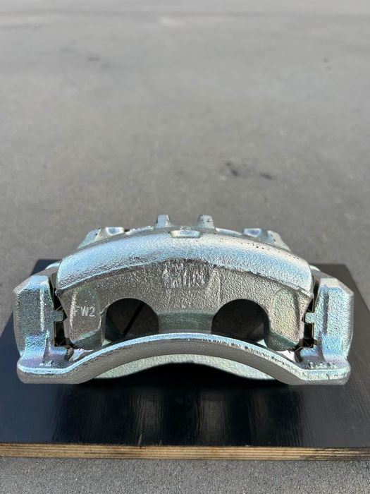 Супорт передній правий