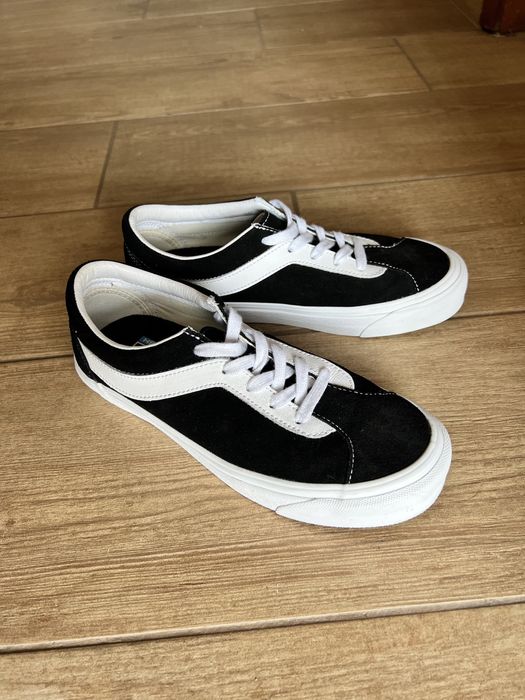 Sapatilhas Vans pretas e brancas