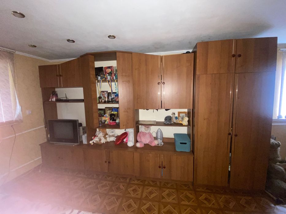 Стінка для дому коричнева