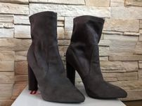 Buty na obcasie.