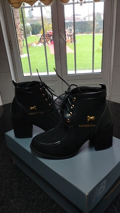 Botins  pretos  tam 36