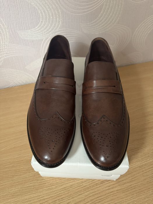 Продам нові чоловічі шкіряні темно-коричневі туфлі