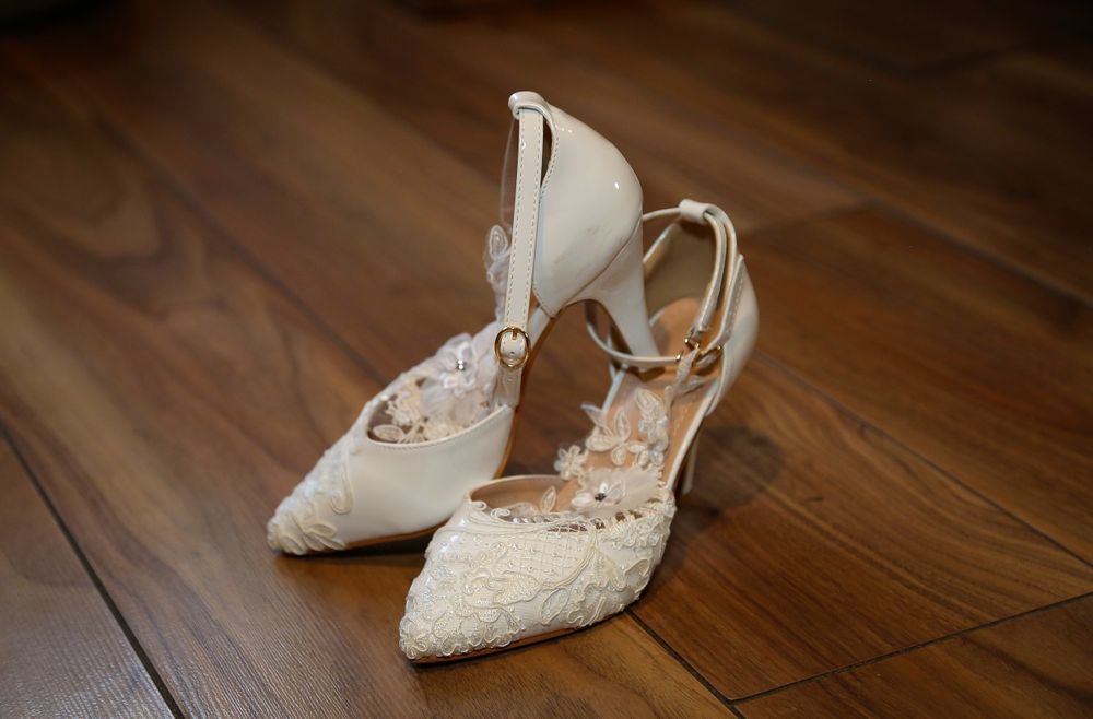Buty ślubne na niskim obcasie