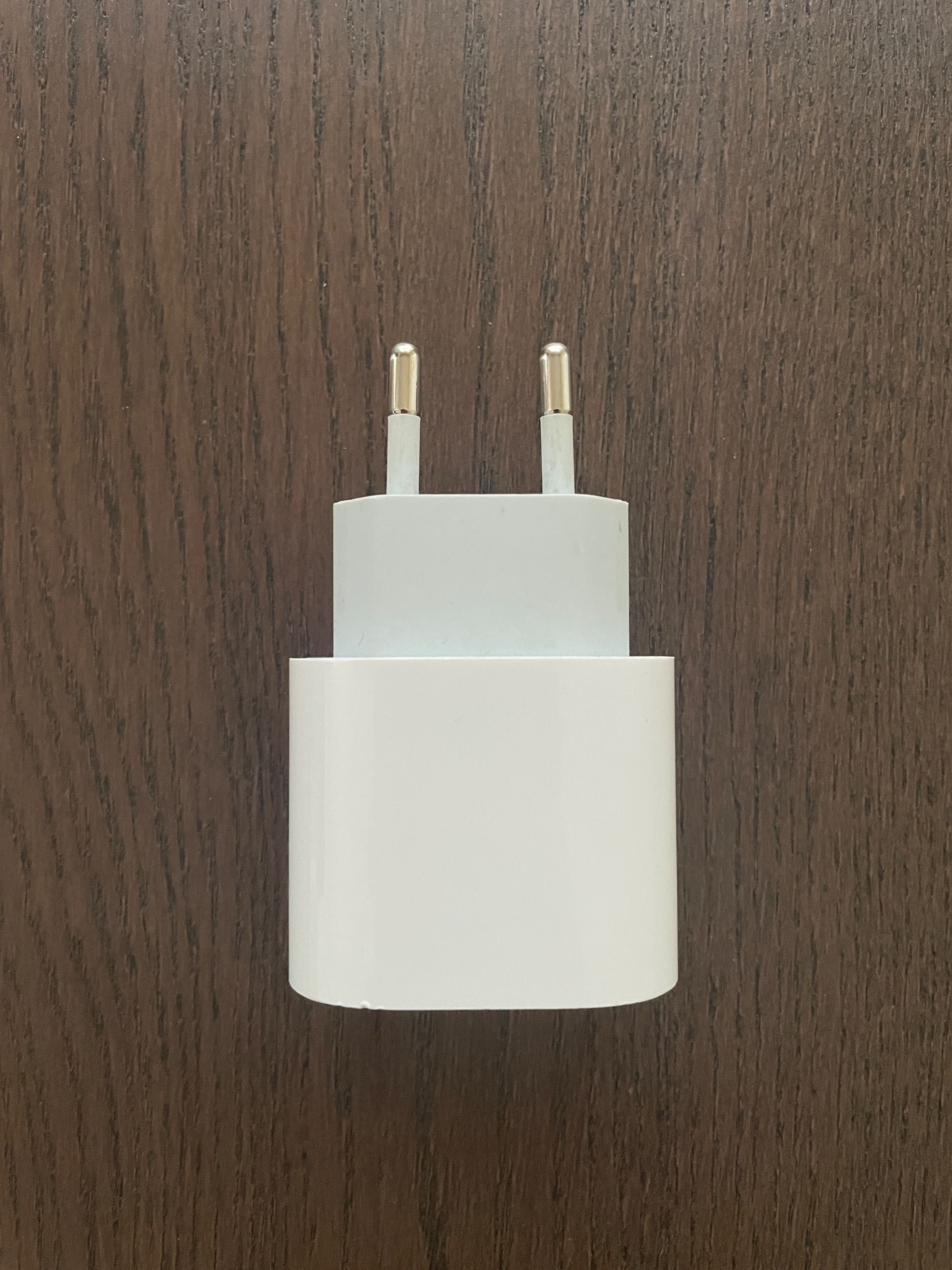 Adaptadores de corrente USB-C (20 W) - Apple