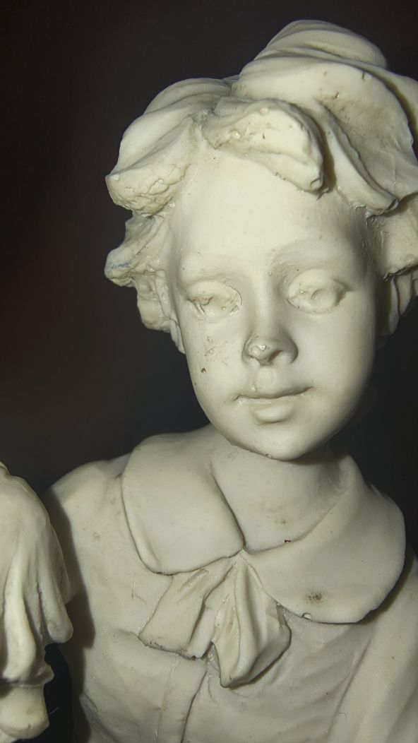 Rzeźba alabastrowa sygnowana