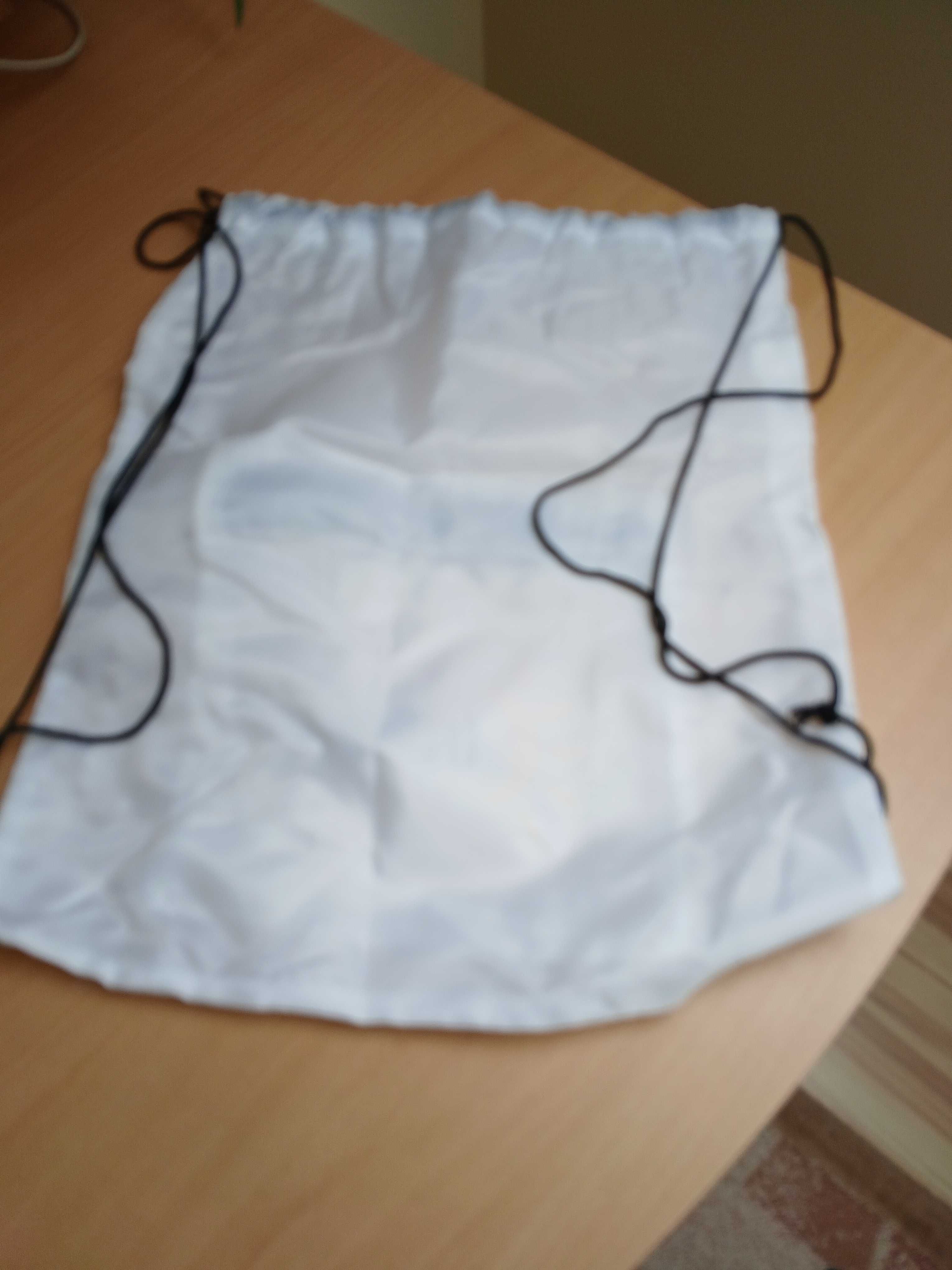 Worek zaciągany na sznurek z kieszenią zewnętrzną na zamek InPost