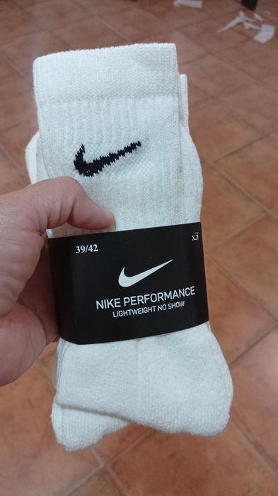 Meias de desporto bancas e pretas