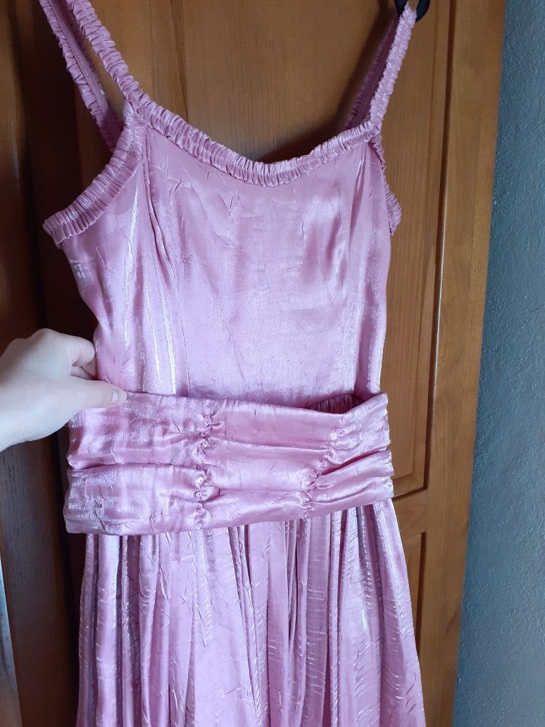 Vestidos, um rosa e um perola